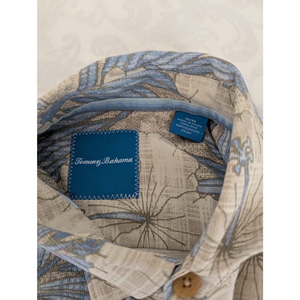 tommy bahama 100% silk hawaiian shirt - Picture 3 of 7